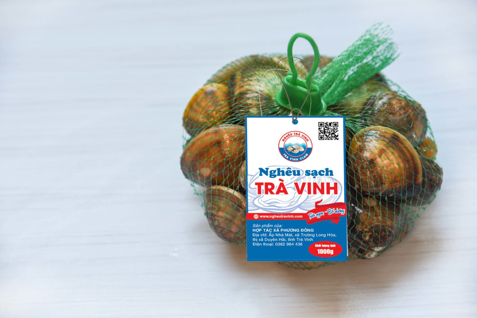 Shellfish enamel venus shell Seafood Clams on net bag in the supermarket; Shutterstock ID 1308202513; PO_number: -; other: -; job: -; email: -